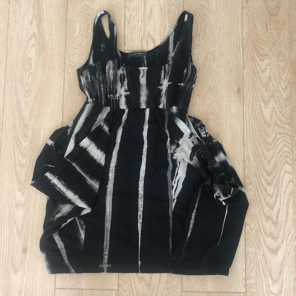 Tie Dye like print dress with fun flouncy pockets
